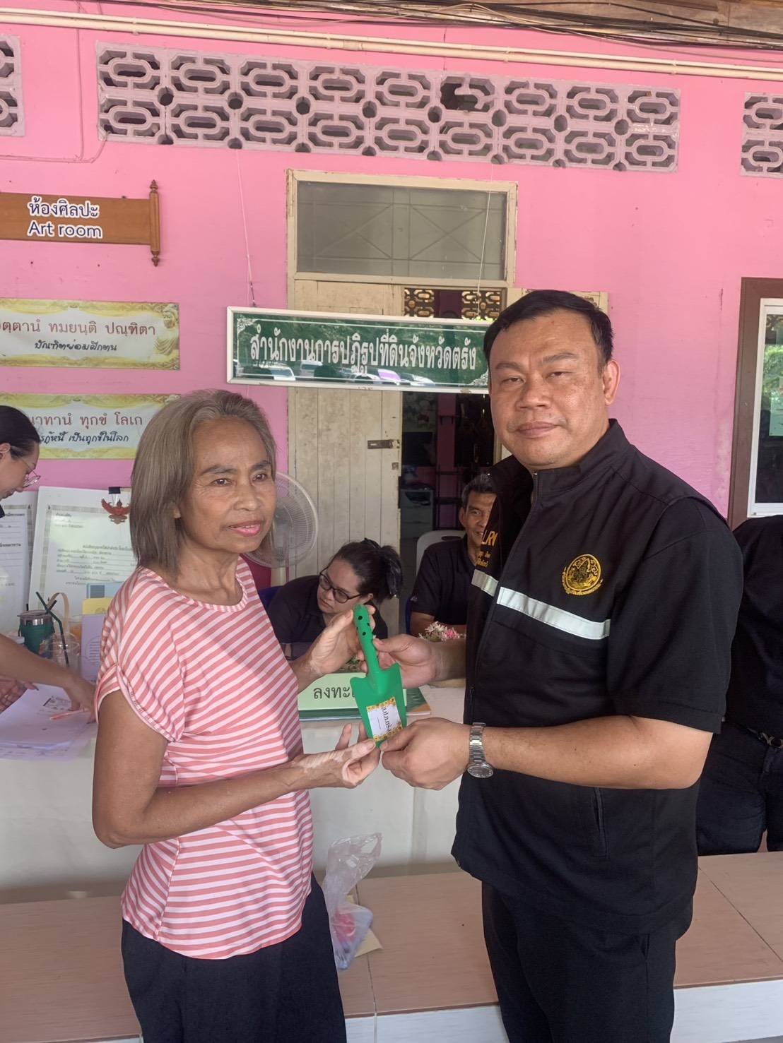 title - ส.ป.ก.ตรัง เข้าร่วมกิจกรรมออกหน่วยบริการเคลื่อนที่ตามโครงการหน่วยบำบัดทุกข์ บำรุงสุข สร้างรอยยิ้มให้ประชาชน จังหวัดตรัง ประจำปีงบประมาณ ๒๕๖๙ ครั้งที่ ๖ 